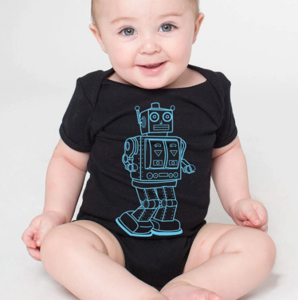 Baju bayi dengan gambar robot atau pesawat luar angkasa